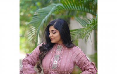 a-girl-nrxt-door-and-strong-woman-manjuma-mohan