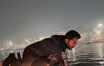 simbu-light-deepam-at-vranasi