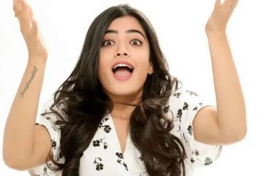 rashmika-sizzles-in-her-maiden-hindi-music-video-top-tucker