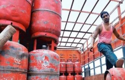rahul-gandhi-slams-centre-over-lpg-cylinder-price-hike
