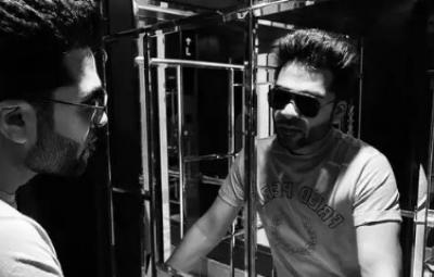 simbu-s-mirror-selfie-goes-viral