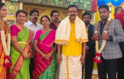 statue-for-father-in-marriage-function