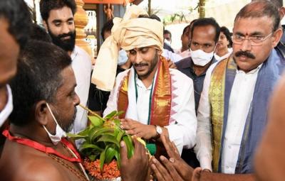 jagan-mohan-reddy-inaugurates-new-40-ft-tall-chariot-of-antarvedi-temple