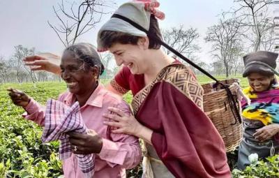 priyanka-gandhi-late-to-a-rally-in-assam-bursts-into-sprint
