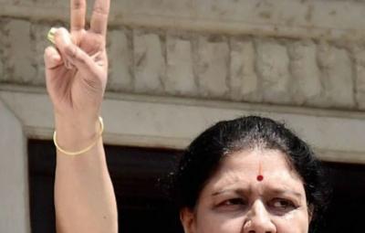 o-panneerselvam-has-said-that-there-is-no-hindrance-in-former-party-general-secretary-vk-sasikala-coming-back-to-the-aiadmk