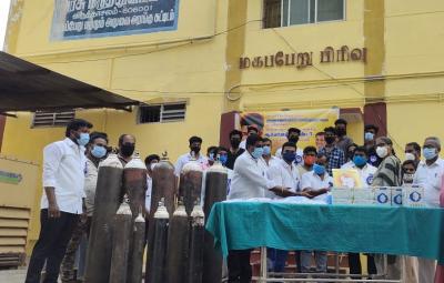 cinema-vijay-fans-give-oxygen-cylinders-to-corona-patients