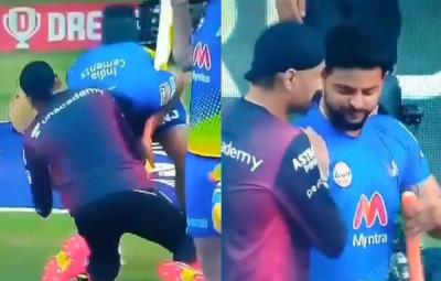 raina-touch-harbhajan-singh-feet