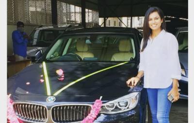 ramya-pandian-buys-bmw-car
