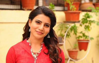 actress-samantha-gifted-car-to-lady-auto-driver