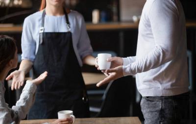 waitress-received-a-tip-of-rs-5500