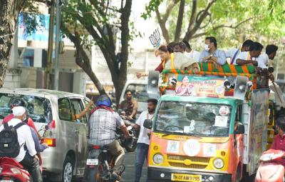 kushboo-rally-held-in-different-style
