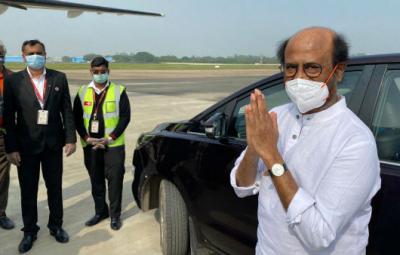 rajinikanth-leaves-to-hyderabad-in-a-private-plane-for-annaatthe-shoot