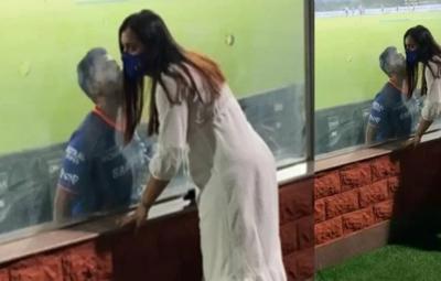 suryakumar-yadav-shares-an-adorable-kiss-with-his-wife