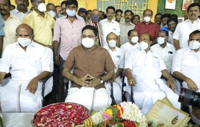 how-kadampur-raju-win-against-ttv-dinakaran
