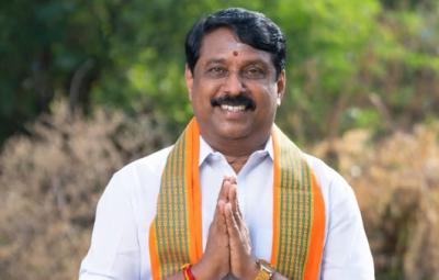 stalin-embroiled-nainar-in-criticism-of-the-union-finance-minister-on-stage