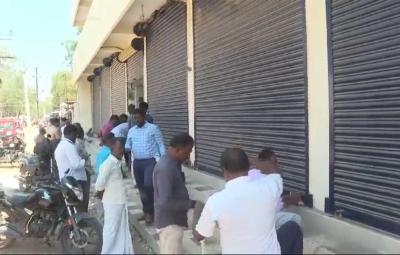 officials-seal-off-commercial-complex-built-without-permission-in-melapalayam