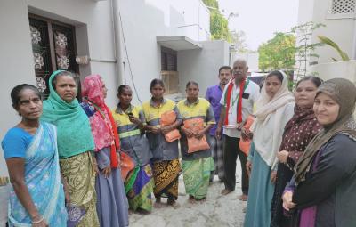 women-s-day-free-sarees-for-poor-women