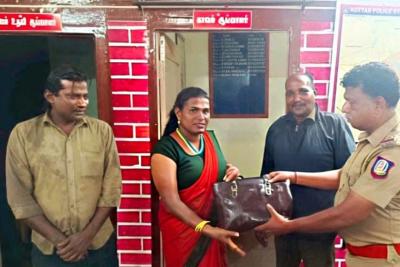 20-pown-of-jewelry-found-on-the-road-in-kanyakumari