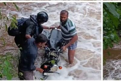 heavy-rains-in-kerala-floods-on-sengottai-achankovil-road