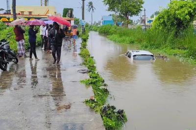 car-accident-dueto-heavy-rain-in-kanyakumari