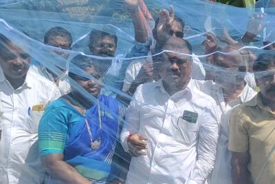 congress-party-protest-against-tirunelveli-corporation-officials