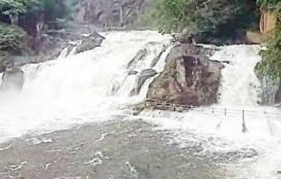 all-dams-in-tirunelveli-are-full-tourist-banned-in-manimutharu