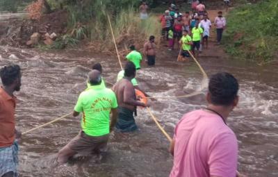 13-people-rescued-safely-after-flash-floods-in-thirukuruungudi-hills