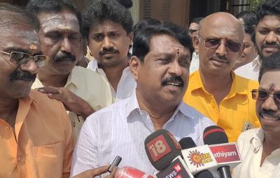 why-did-the-tvk-flag-fly-at-the-aiadmk-meeting-what-does-nayinar-nagendran-say