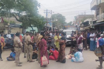 people-road-block-in-eral