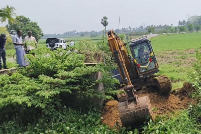 kadambakulam-dredging-work-begins-farmers-happy