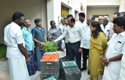 bus-transport-facilities-for-people-to-travel-to-the-new-freight-terminal-in-pettai