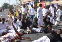 dmdk-volunteers-protest