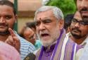 ink-thrown-at-union-minister-ashwini-choubey-outside-patna-medical-college