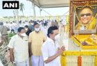 dmk-president-mk-stalin-pay-tribute-at-the-memorial-of-karunanidhi
