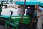 policemen-took-a-pregnant-woman-on-a-tractor-to-a-hospital-at-chennur