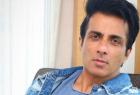 a-girls-ask-sonu-sood-to-repair-her-cellphone