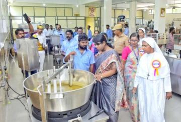 new-industry-for-woman-in-kovalam