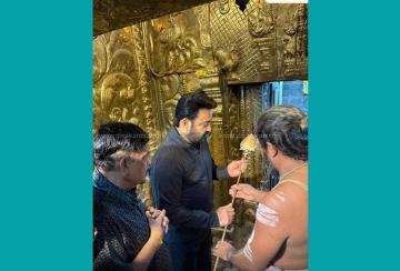 Success-of-the-film-Mohanlal-offers-a-golden-vel-to-the-Sengottai-Murugan-temple
