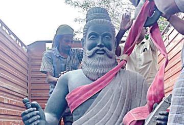 or-the-first-time-in-north-india-a-tamil-poet-is-honored-thiruvalluvar-statue-in-prayagraj
