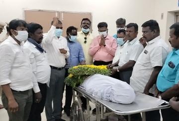 thirumavalavan-pays-tribute-to-kavins-body-at-the-government-medical-college-hospital