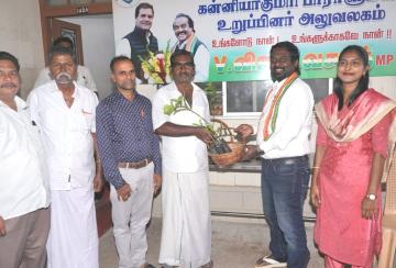 A-set-of-fruit-trees-under-subsidy-from-the-Horticulture-Department-was-presented-by-Vijaya-Vasanth-MP