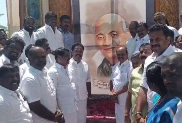 former-aiadmk-ministers-meets-nainar-nagnedran-in-nellai