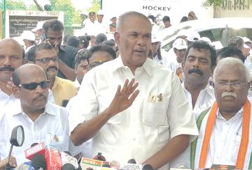 admk-MP-talking-without-knowing-the-basics-of-river-interlinking-Speaker-Appavu