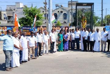Congress-members-pay-tribute-to-Indira-Gandhi-s-statue-in-Thoothukudi