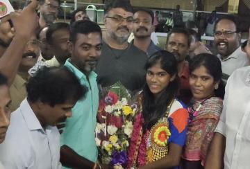 edwina-jason-who-won-silver-at-the-asian-youth-athletics-championships-receives-warm-welcome-in-nellai