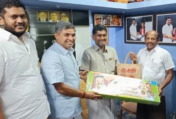 diwaly-gift-to-nellai-meyor