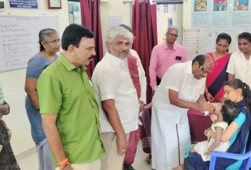 Nellai-Mayor-polio-drops-to-a-child