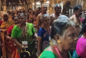 senior-citizens-visit-tiruchnedur-temple
