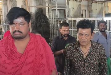 Actor-Sivarajkumar-worship-at-the-Tiruchendur-temple