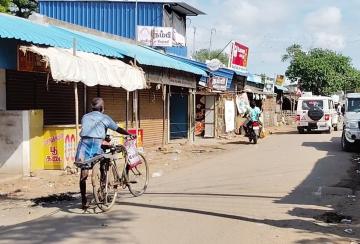 police-filing-false-cases-against-youths-belongs-to-vallandu-villege